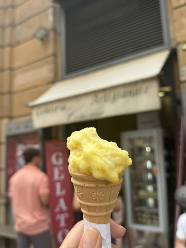 Review by Ana De León